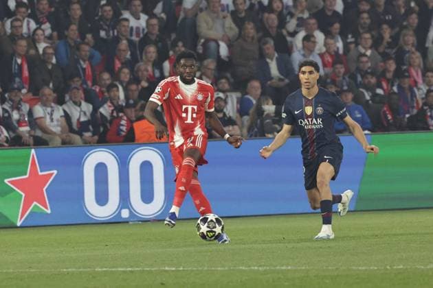 PSG - BAYERN PHOTOPQR LE PARISIEN LP Fred Dugit (Staff) ; Paris ; 28 04 2026 ; Sports Parc des Princes, Paris (XVIe), le 28 04 2026 Demi-finale aller de ligue des Champions Psg-Bayern Munich Alphonso Davies (19) et Achraf Hakimi (2) LP Fred Dugit Paris, France, april 28th 2026. Champions League. Semi-final (First leg) Paris PSG - Bayern Munich.