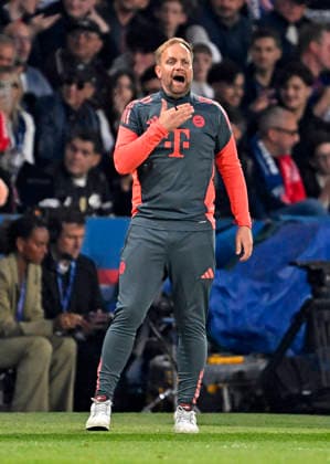 28.04.2026, Fussball UEFA Championsleague 2025 2026: Halbfinale Hinspiel, Paris St. Germain - FC Bayern München, im Stadion Parc de Princes in Paris (Frankreich). Co-Trainer Aaron Danks (Bayern München) an der Seitenlinie, ersetzt heute Trainer Vincent Kompany (FC Bayern München)