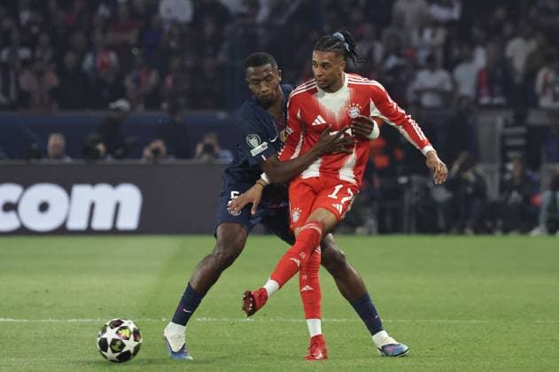 PSG - BAYERN PHOTOPQR LE PARISIEN LP Fred Dugit (Staff) ; Paris ; 28 04 2026 ; Sports Parc des Princes, Paris (XVIe), le 28 04 2026 Demi-finale aller de ligue des Champions Psg-Bayern Munich Willian Pacho (51) et Michael Olise (17) LP Fred Dugit Paris, France, april 28th 2026. Champions League. Semi-final (First leg) Paris PSG - Bayern Munich.