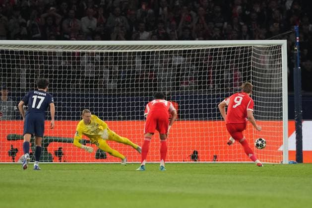 Harry Kane of Bayern Munich puts his side 1-0 ahead with a penalty Paris Saint-Germain v Bayern Munich, UEFA Champions League, Semi Final, First Leg, Football, Parc des Princes, Paris, France - 28 Apr 2026Paris Parc des Princes France EDITORIAL USE ONLY No use with unauthorised audio, video, data, fixture lists, club league logos or live services. Online in-match use limited to 120 images, no video emulation. No use in betting, games or single club league player publications. Copyright: xDavexWinter Shutterstockx 16847969af