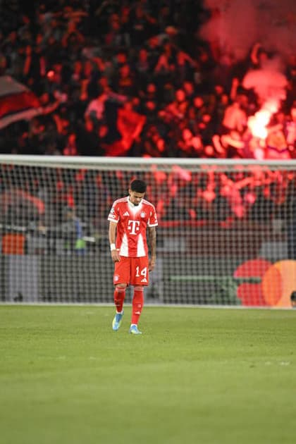 28.04.2026, Fussball UEFA Championsleague 2025 2026: Halbfinale Hinspiel, Paris St. Germain - FC Bayern München, im Stadion Parc de Princes in Paris (Frankreich). Luis Diaz (FC Bayern München) lässt den Kopf hängen nach dem 1:1