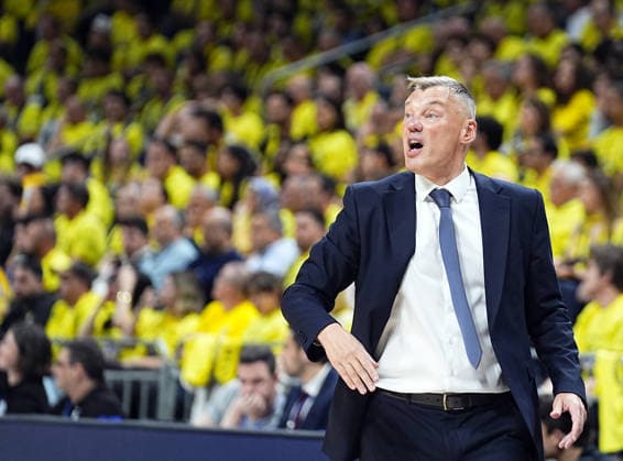 Fenerbahce Beko v Zalgiris - EuroLeague ISTANBUL, TURKIYE - APRIL 28: Head coach of Fenerbahce Beko Sarunas Jasikevicius gives tactics during the EuroLeague play-off first match between Fenerbahce Beko and Zalgiris at Ulker Sports and Event Hall in Istanbul, Turkiye on April 28, 2026. Esra Bilgin Anadolu Istanbul Turkey. Editorial use only. Please get in touch for any other usage.  Copyright: x2026xAnadoluxEsraxBilginx