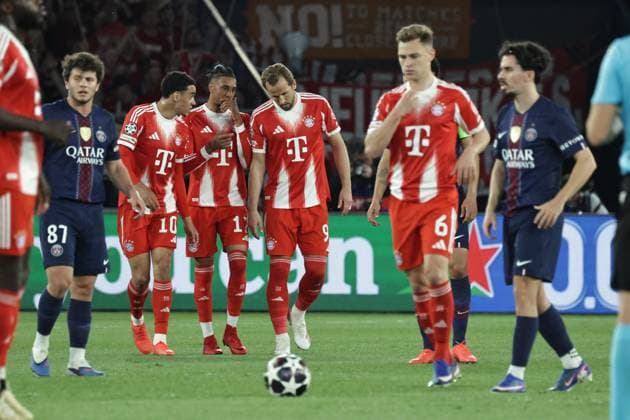 PSG - BAYERN PHOTOPQR LE PARISIEN LP Fred Dugit (Staff) ; Paris ; 28 04 2026 ; Sports Parc des Princes, Paris (XVIe), le 28 04 2026 Demi-finale aller de ligue des Champions Psg-Bayern Munich Jamal Musiala (10),Michael Olise (17) et Harry Kane (9) avant le penalty LP Fred Dugit Paris, France, april 28th 2026. Champions League. Semi-final (First leg) Paris PSG - Bayern Munich.