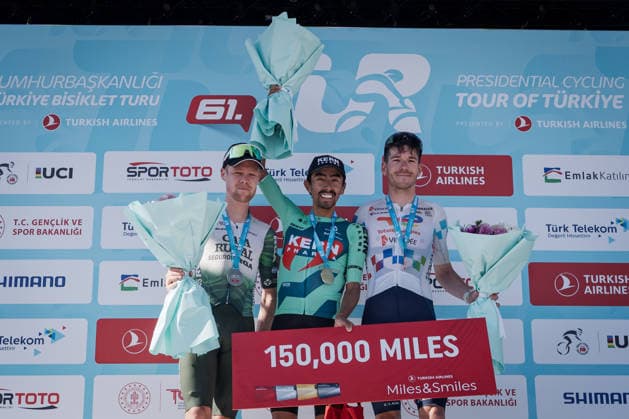 61st Presidential Cycling Tour of Turkiye MUGLA, TURKIYE - APRIL 28: Colombian rider Ivan Ramiro Sosa (C) of Equipo Kern Pharma celebrates his victory on the podium after winning the third stage of the 61st Presidential Cycling Tour of Turkiye (TUR 2026) on April 28, 2026, in Mugla, Turkiye. Australian Sebastian Berwick (L) of Caja Rural-Seguros RGA finished second, and French rider Nicolas Breuillard (R) of TotalEnergies took third place in the stage featuring the Kiran summit finish. Ahmet Serdar Eser Anadolu Mugla Turkey. Editorial use only. Please get in touch for any other usage.  Copyright: x2026xAnadoluxAhmetxSerdarxEserx