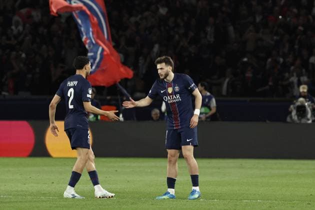 PSG - BAYERN PHOTOPQR LE PARISIEN LP Fred Dugit (Staff) ; Paris ; 28 04 2026 ; Sports Parc des Princes, Paris (XVIe), le 28 04 2026 Demi-finale aller de ligue des Champions Psg-Bayern Munich Achraf Hakimi (2) et Khvicha Kvaratskhelia (7) joie but du 1-1 but de Khvicha Kvaratskhelia (7) LP Fred Dugit Paris, France, april 28th 2026. Champions League. Semi-final (First leg) Paris PSG - Bayern Munich.