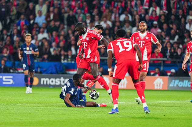 Ousmane Dembà là (Paris St. Germain, 10), Dayot Upamecano (FC Bayern München, 02) FRA, Paris St. Germain vs. FC Bayern München, Fussball, UEFA Champions League, Halbfinale, Spielzeit 2025 2026, 28.04.2026 FRA, Paris St. Germain vs. FC Bayern München, Fussball, UEFA Champions League, Halbfinale, Spielzeit 2025 2026, 28.04.2026 Paris Copyright: xEibner-Pressefoto MarcelxvonxFehrnx EP_MFN
