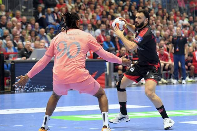 Mohamed Amine Darmoul (MT Melsungen 71) (am Ball), Gilberto Brito Duarte (FC Porto 90) , GER, MT Melsungen - FC Porto (POR), Handball, EHF European League Maenner, Quarter-Final, Saison 2025 2026, 28.04.2026, GER, MT Melsungen - FC Porto, Handball, EHF Maenner, Quarter-Final, Saison 2025 2026, 28.04.2026 Kassel Copyright: xEibner-Pressefotox xRolandxSippelx EP_RSL