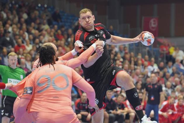 Dainis Kristopans (MT Melsungen 10) (am Ball), Gilberto Brito Duarte (FC Porto 90) , GER, MT Melsungen - FC Porto (POR), Handball, EHF European League Maenner, Quarter-Final, Saison 2025 2026, 28.04.2026, GER, MT Melsungen - FC Porto, Handball, EHF Maenner, Quarter-Final, Saison 2025 2026, 28.04.2026 Kassel Copyright: xEibner-Pressefotox xRolandxSippelx EP_RSL