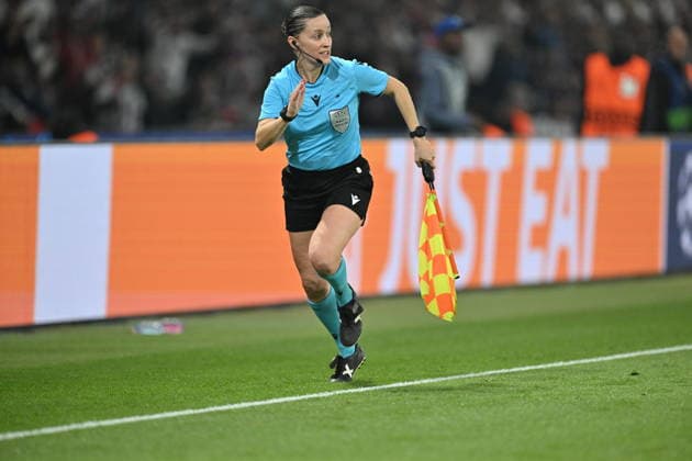 PSG v FC Bayern Munich - UEFA Champions League PARIS, FRANCE - APRIL 28: Referee Guadalupe Porras Ayuso is seen during the UEFA Champions League semi-final first leg match between PSG and FC Bayern Munich at Parc des Princes in Paris, France on April 28, 2026. Mustafa Yalcin Anadolu Paris France. Editorial use only. Please get in touch for any other usage.  Copyright: x2026xAnadoluxMustafaxYalcinx