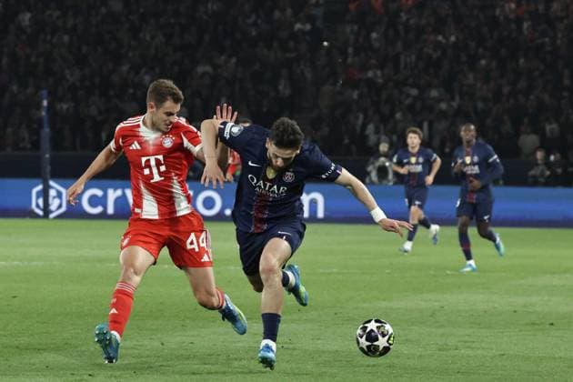 PSG - BAYERN PHOTOPQR LE PARISIEN LP Fred Dugit (Staff) ; Paris ; 28 04 2026 ; Sports Parc des Princes, Paris (XVIe), le 28 04 2026 Demi-finale aller de ligue des Champions Psg-Bayern Munich Josip Stanisic (44) et Khvicha Kvaratskhelia (7) LP Fred Dugit Paris, France, april 28th 2026. Champions League. Semi-final (First leg) Paris PSG - Bayern Munich.