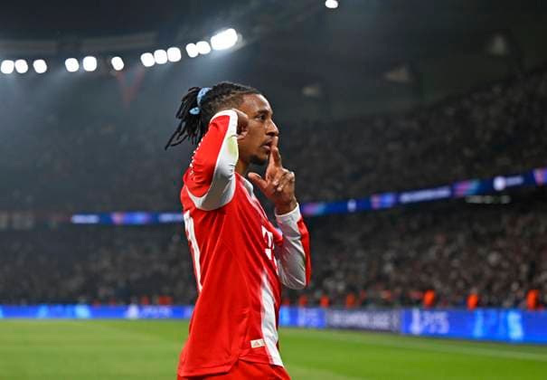 28.04.2026, Fussball UEFA Championsleague 2025 2026: Halbfinale Hinspiel, Paris St. Germain - FC Bayern München, im Stadion Parc de Princes in Paris (Frankreich). Michael Olise (FC Bayern München) jubelt,