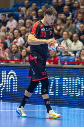 KASSEL, GERMANY - APRIL 28: Hans Aaron Mensing (MT Melsungen, 33) with ball during the EHF European League, match between MT Melsungen vs. FC Porto at Rothenbach-Halle on April 28, 2026 in Kassel, Germany. Hessen Germany Copyright: xBEAUTIFULxSPORTS Freudensteinx