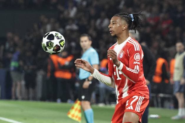 PSG - BAYERN PHOTOPQR LE PARISIEN LP Fred Dugit (Staff) ; Paris ; 28 04 2026 ; Sports Parc des Princes, Paris (XVIe), le 28 04 2026 Demi-finale aller de ligue des Champions Psg-Bayern Munich Michael Olise (17) LP Fred Dugit Paris, France, april 28th 2026. Champions League. Semi-final (First leg) Paris PSG - Bayern Munich.