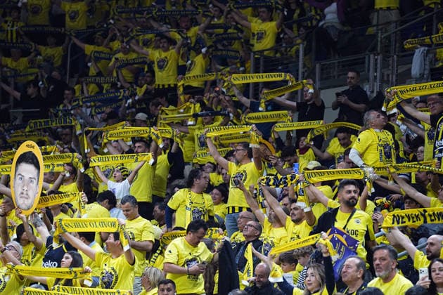 Fenerbahce Beko v Zalgiris - EuroLeague ISTANBUL, TURKIYE - APRIL 28: Fans of Fenerbahce Beko support their team during the EuroLeague play-off first match between Fenerbahce Beko and Zalgiris at Ulker Sports and Event Hall in Istanbul, Turkiye on April 28, 2026. Esra Bilgin Anadolu Istanbul Turkey. Editorial use only. Please get in touch for any other usage.  Copyright: x2026xAnadoluxEsraxBilginx
