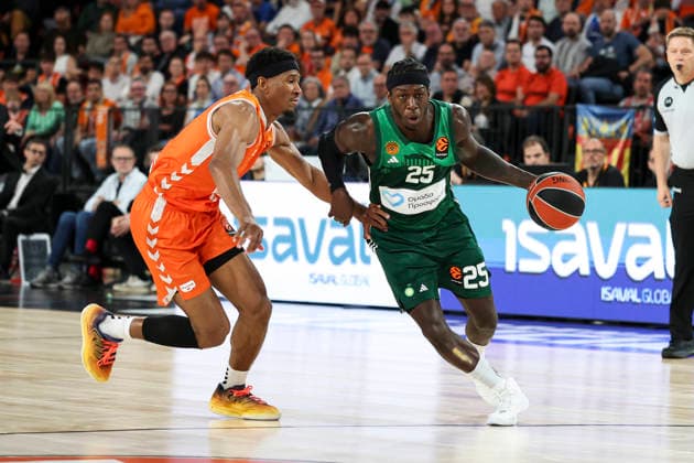 April 28, 2026, Valencia, Valencia, Spain: Kameron Taylor of Valencia Basket and Kendrick Nunn of Panathinaikos AKTOR Athens in action during the EuroLeague Play Off Game One match between Valencia Basket and Panathinaikos Aktor Athens at Roig Arena on April 28, 2026 in Valencia, Spain. Valencia Spain - ZUMAa181 20260428_zaa_a181_418 Copyright: xIrinaxR.xHipolitox