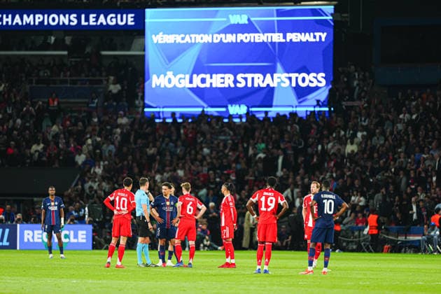 VAR Entscheidung FRA, Paris St. Germain vs. FC Bayern München, Fussball, UEFA Champions League, Halbfinale, Spielzeit 2025 2026, 28.04.2026 FRA, Paris St. Germain vs. FC Bayern München, Fussball, UEFA Champions League, Halbfinale, Spielzeit 2025 2026, 28.04.2026 Paris Copyright: xEibner-Pressefoto MarcelxvonxFehrnx EP_MFN