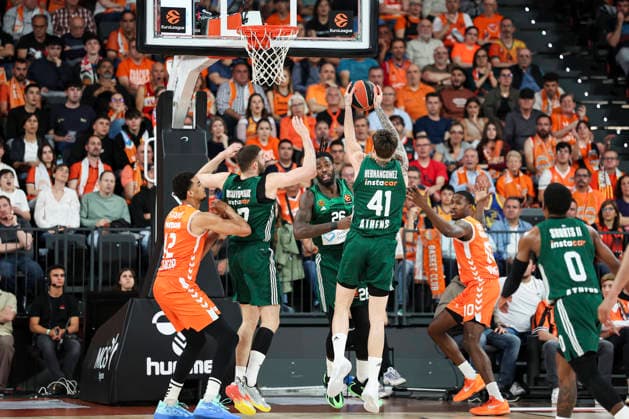 April 28, 2026, Valencia, Valencia, Spain: Juancho Hernangomez of Panathinaikos AKTOR Athens in action during the EuroLeague Play Off Game One match between Valencia Basket and Panathinaikos Aktor Athens at Roig Arena on April 28, 2026 in Valencia, Spain. Valencia Basket V Panathinaikos Aktor Athens - Euroleague 2025 2026 Play Off Game 1  - ZUMAa181 20260428_zaa_a181_425 Copyright: xIrinaxR.xHipolitox