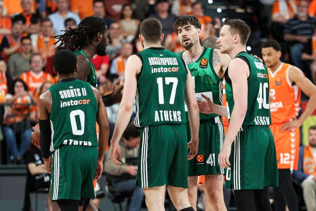 April 28, 2026, Valencia, Valencia, Spain: Players of Panathinaikos AKTOR Athens talking during the EuroLeague Play Off Game One match between Valencia Basket and Panathinaikos Aktor Athens at Roig Arena on April 28, 2026 in Valencia, Spain. Valencia Basket V Panathinaikos Aktor Athens - Euroleague 2025 2026 Play Off Game 1  - ZUMAa181 20260428_zaa_a181_430 Copyright: xIrinaxR.xHipolitox