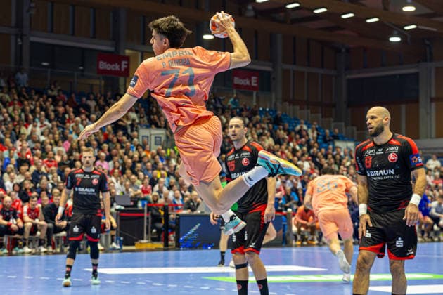 KASSEL, GERMANY - APRIL 28: Pedro Oliveira (FC Porto Handball, 71) with ball during the EHF European League, match between MT Melsungen vs. FC Porto at Rothenbach-Halle on April 28, 2026 in Kassel, Germany. Hessen Germany Copyright: xBEAUTIFULxSPORTS Freudensteinx