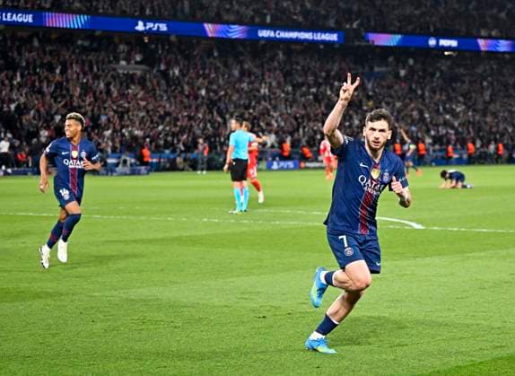 28.04.2026, Fussball UEFA Championsleague 2025 2026: Halbfinale Hinspiel, Paris St. Germain - FC Bayern München, im Stadion Parc de Princes in Paris (Frankreich). Khvicha Kvaratskhelia (FC Paris Saint-Germain) jubelt.