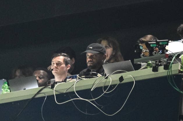 Trainer Vincent Kompany (FC Bayern München) Looks on during the UEFA Champions League 2025 26 Semi Final First Leg match between Paris Saint-Germain and FC Bayern München at Parc des Princes on April 28, 2026 in Paris, France. (Photo by Harry Langer DeFodi Images) -