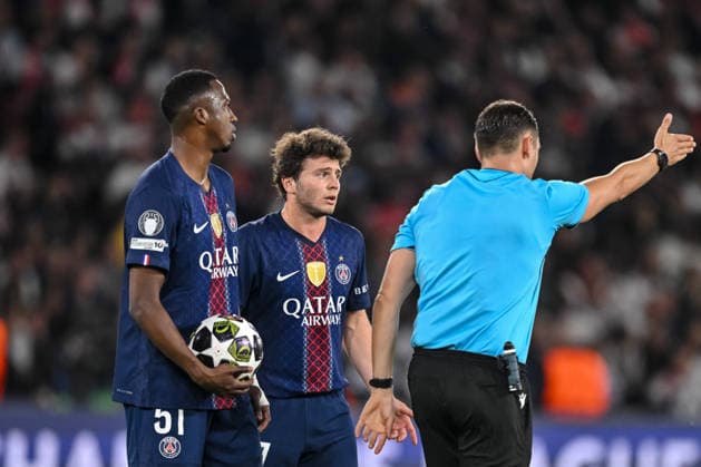 Willian Pacho (Paris Saint-Germain FC) und Joao Neves (Paris Saint-Germain FC) look dejected during the UEFA Champions League 2025 26 Semi Final First Leg match between Paris Saint-Germain and FC Bayern München at Parc des Princes on April 28, 2026 in Paris, France. (Photo by Harry Langer DeFodi Images) -