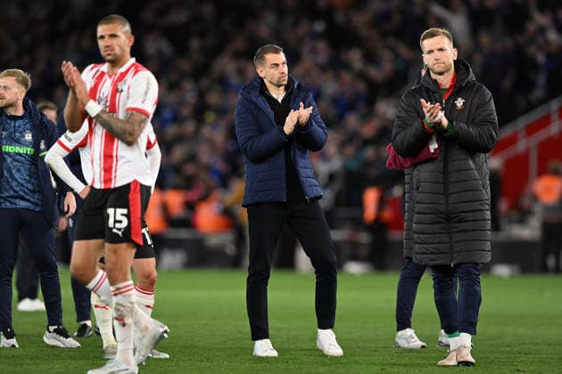 Southampton v Ipswich Town, EFL Sky Bet Championship Southampton manager Tonda Eckert applauds the fans at full time after a 2-2 draw during the EFL Sky Bet Championship match between Southampton and Ipswich Town at the St Mary s Stadium, Southampton, UK on 28 April 2026. Southampton St Mary s Stadium Hampshire UK Editorial use only DataCo restrictions apply See www.football-dataco.com , Copyright: xGrahamxHuntx PSI-24166-0142