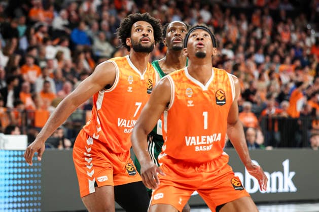 April 28, 2026, Valencia, Valencia, Spain: Braxton Key of Valencia Basket, Nigel Hayes-Davis of Panathinaikos AKTOR Athens and Kameron Taylor of Valencia Basket in action during the EuroLeague Play Off Game One match between Valencia Basket and Panathinaikos Aktor Athens at Roig Arena on April 28, 2026 in Valencia, Spain. Valencia Basket V Panathinaikos Aktor Athens - Euroleague 2025 2026 Play Off Game 1  - ZUMAa181 20260428_zaa_a181_444 Copyright: xIrinaxR.xHipolitox