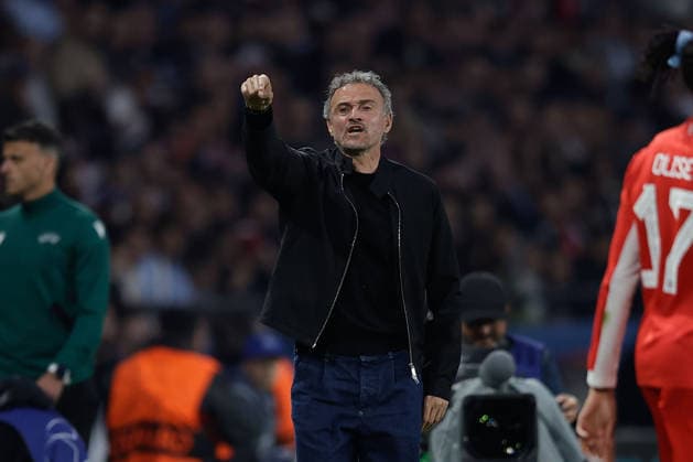 2026.04.27 Paris, Parc des Princes UEFA Champions League Halbfinale Paris Saint Germain - FC Bayern Muenchen v.l., Coach, Trainer Luis Enrique (Paris Saint-Germain) gibt Anweisungen, gestikuliert, mit den Armen gestikulieren gives instructions, gesticulate. Copyright: AntonioxBorga