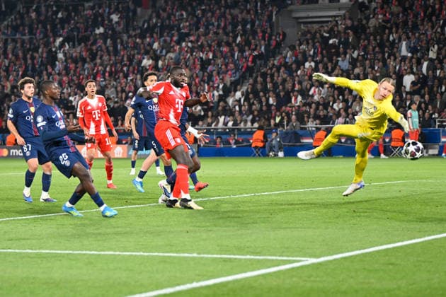 Paris, Parc des Princes, 28.04.26, FRA, Herren, UEFA Champions Leaugue, Saison 2025-2026, Halbfinale: Paris Saint Germain - FC Bayern Muenchen Bild: Dayot UPAMECANO (Muenchen) macht das Tor zum 5:3 UEFA regulations prohibit any use of photographs as image sequences and or quasi-video. Ile-de-France Frankreich