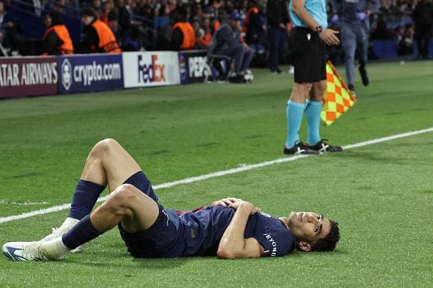 PSG BAYERN MUNICH PHOTOPQR LE PARISIEN LP Fred Dugit (Staff) ; Paris ; 28 04 2026 ; Sports Parc des Princes, Paris (XVIe), le 28 04 2026 Demi-finale aller de ligue des Champions Psg-Bayern Munich Achraf Hakimi (2) au sol LP Fred Dugit Paris; April 28, 2026; Sports Parc des Princes, Paris (16th arrondissement), April 28, 2026 Champions League semi-final first leg: PSG vs. Bayern Munich
