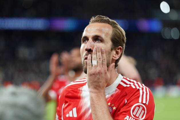 Harry Kane of Bayern Munich at the end of the match Paris Saint-Germain v Bayern Munich, UEFA Champions League, Semi Final, First Leg, Football, Parc des Princes, Paris, France - 28 Apr 2026Paris Parc des Princes France EDITORIAL USE ONLY No use with unauthorised audio, video, data, fixture lists, club league logos or live services. Online in-match use limited to 120 images, no video emulation. No use in betting, games or single club league player publications. Copyright: xDavexWinter Shutterstockx 16847969dk