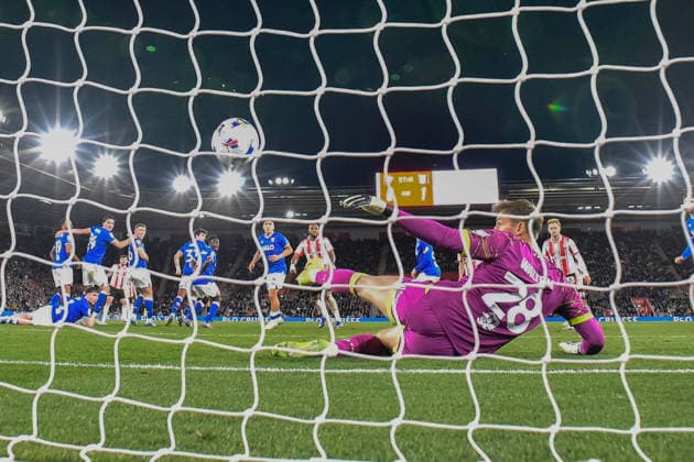 Southampton v Ipswich Town, EFL Sky Bet Championship Goal 1-1 - Ryan Manning (3) of Southampton scores the equalising goal beating Christian Walton (28) of Ipswich Town during the EFL Sky Bet Championship match between Southampton and Ipswich Town at the St Mary s Stadium, Southampton, UK on 28 April 2026. Southampton St Mary s Stadium Hampshire UK Editorial use only DataCo restrictions apply See www.football-dataco.com , Copyright: xGrahamxHuntx PSI-24166-0162