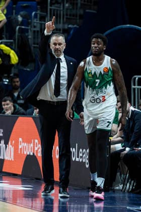ISTANBUL, TURKEY - APRIL 28: Head Coach Tomas Masiulis and Moses Wright (7) of Zalgiris Kaunas during the EuroLeague Play-off first leg match between Fenerbahce Beko Istanbul and Zalgiris Kaunas at Ulker Sports Arena on April 28, 2026 in Istanbul, Turkey. (Photo by Seskimphoto ) Fenerbahce Beko Istanbul v Zalgiris Kaunas - Euroleague Play-off 2025 2026 