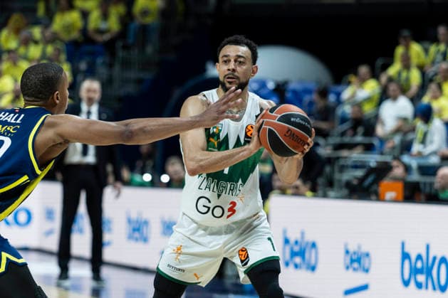 ISTANBUL, TURKEY - APRIL 28: Devon Hall (L) of Fenerbahce Beko Istanbul and Nigel Williams Goss (1) of Zalgiris Kaunas in action during the EuroLeague Play-off first leg match between Fenerbahce Beko Istanbul and Zalgiris Kaunas at Ulker Sports Arena on April 28, 2026 in Istanbul, Turkey. (Photo by Seskimphoto ) Fenerbahce Beko Istanbul v Zalgiris Kaunas - Euroleague Play-off 2025 2026 