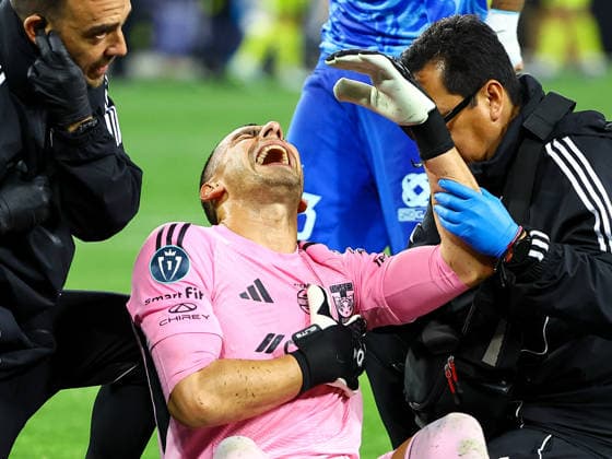 April 28, 2026: Tigres UANL goalkeeper Nahuel Guzman (1) cries out in pain while being assessed by trainers during a Concacaf Champions Cup match between Tigres UANL and Nashville SC at Geodis Park in Nashville, TN. CSM Nashville United States of America - ZUMAc04_ 20260428_zma_c04_013 Copyright: xStephenxFurstx