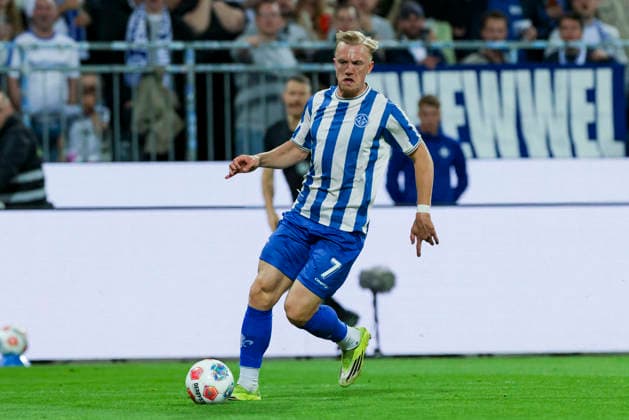 Isac Lidberg (SV Darmstadt 98) kontrolliert den Ball, 2. Bundesliga, SV Darmstadt 98 v SV 07 Elversberg, Merck-Stadion am Böllenfalltor am 25. April 2026 in Darmstadt, Deutschland. (Foto von Marco Steinbrenner DeFodi Images) Isac Lidberg (SV Darmstadt 98) controls the ball, 2. Bundesliga, SV Darmstadt 98 v SV 07 Elversberg, Merck-Stadion am Böllenfalltor, April 25, 2026 in Darmstadt, Germany. (Photo by Marco Steinbrenner DeFodi Images) - *** Isac Lidberg SV Darmstadt 98 controls the ball, 2 Bundesliga, SV Darmstadt 98 v SV 07 Elversberg, Merck Stadion am Böllenfalltor on April 25, 2026 in Darmstadt, Germany Photo by Marco Steinbrenner DeFodi Images Isac Lidberg SV Darmstadt 98 controls the ball, 2 Bundesliga, SV Darmstadt 98 v SV 07 Elversberg, Merck Stadion am Böllenfalltor, April 25, 2026 in Darmstadt, Germany Photo by Marco Steinbrenner DeFodi Images