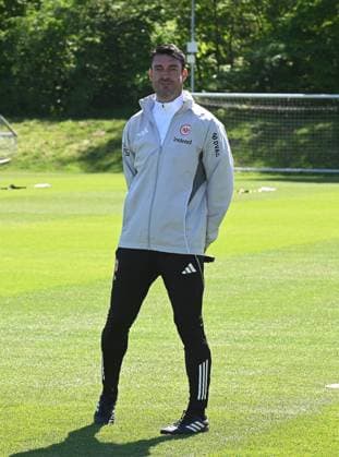 29.04..2026 xhpx Frankfurt am Main, Deutsche Bank Park- Bundesliga Saison 2025 2026 Eintracht Frankfurt Training Freisteller Cheftrainer Albert Riera Eintracht Frankfurt DFL DFB REGULATIONS PROHIBIT ANY USE OF PHOTOGRAPHS AS IMAGE SEQUENCES AND OR QUASI-VIDEO. *** 29 04 2026 xhpx Frankfurt am Main, Deutsche Bank Park Bundesliga Season 2025 2026 Eintracht Frankfurt Training Freisteller Head Coach Albert Riera Eintracht Frankfurt DFL DFB REGULATIONS PROHIBIT ANY USE OF PHOTOGRAPHS AS IMAGE SEQUENCES AND OR QUASI VIDEO