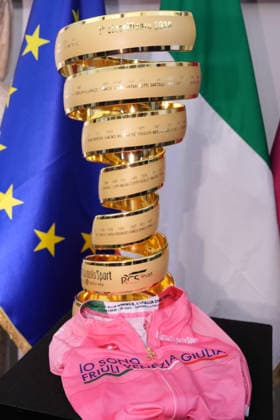 the trophy and the pink jersey of the Giro d Italia during the Presentation of the Grand Arrival of the 109th Giro d Italia at the Rome s Campidoglio, Italy - Wednesday April 29, 2026 - ( Photo by Alfredo Falcone LaPresse )  Copyright: xAlfredoxFalcone LaPressex