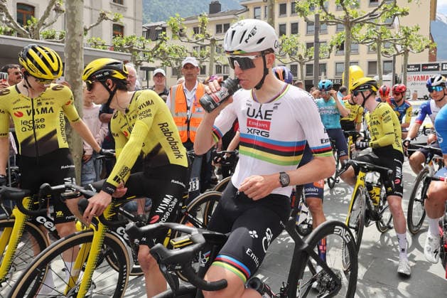 29.04.2026 Martigny , SCHWEIZ, Tour de Romandie 2026 1.Etappe Martigny - Martigny Tadej Pogacar SLO Team UAE Emirates am Start in Martigny