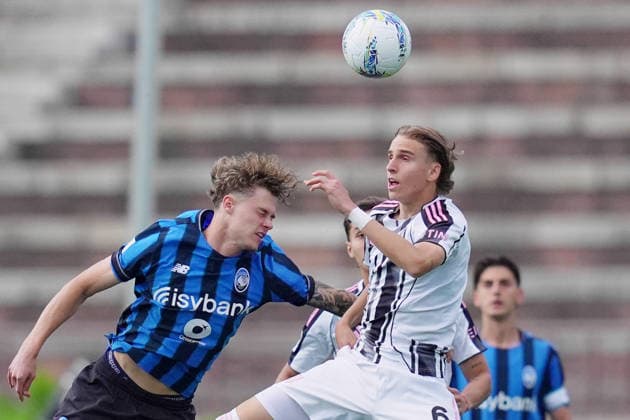 Atalanta™s Nicolo Baldo fights for the ball with Juventus Nicolo Milla during the Italian Cup Final Under 20 soccer match between Atalanta and Juventus at Arena Civica Stadium in Milan , north Italy - wednesday , April 29 , 2026. - Soccer .  Copyright: xSpada LaPressex