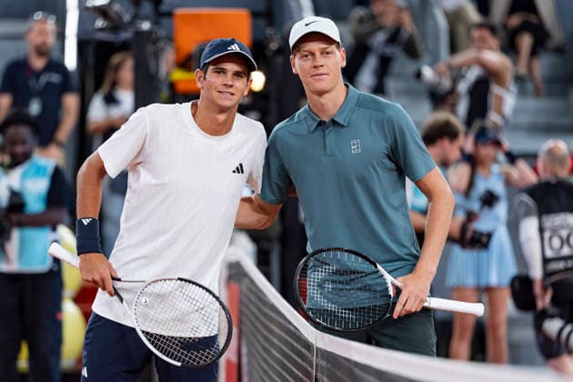 Mutua Madrid Open - Day Ten MADRID, SPAIN - APRIL 29: Jannik Sinner of Italy (R) and Rafael Jodar of Spain (L) poses for the official photo prior to the Men s Singles quarter-final match on day ten during the Mutua Madrid Open 2026 tournament celebrated at La Caja Magica on April 29, 2026 in Madrid, Spain. Madrid La Caja Magica Madrid Spain Copyright: xAlbertoxGardinx AGardin_20260429_Tennis_Madrid_Day10_0143