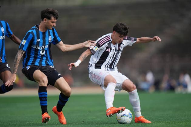 Juventus Antonio Stefano Merola , , Atalanta s Pietro Parmiggiani during the Italian Cup Final Under 20 soccer match between Atalanta and Juventus at Arena Civica Stadium in Milan , north Italy - wednesday , April 29 , 2026. - Soccer .  Copyright: xSpada LaPressex