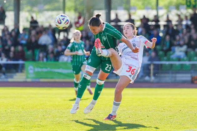 29.04.2026, xydrx, Frauen, Fußball, 1.Frauen-Bundesliga, SV Werder Bremen - FC Bayern München, Saison 2025 2026, Stadion Platz 11: Hanna Nemeth (SV Werder Bremen, 23) im Zweikampf gegen Laila Portella (FC Bayern München, 36) DFB regulations prohibit any use of photographs as image sequences and or quasi-video. Copyright: HMBxMedia YannisxDreimann