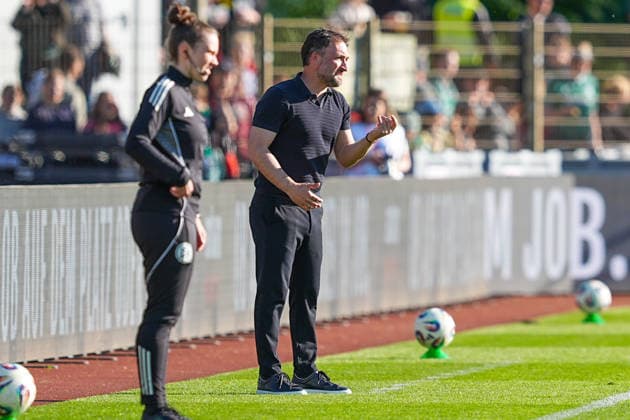 29.04.2026, xydrx, Frauen, Fußball, 1.Frauen-Bundesliga, SV Werder Bremen - FC Bayern München, Saison 2025 2026, Stadion Platz 11: Jose Antonio Barcala (Cheftrainer FC Bayern München Frauen) gestikulierend DFB regulations prohibit any use of photographs as image sequences and or quasi-video. Copyright: HMBxMedia YannisxDreimann