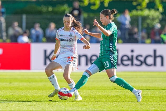 29.04.2026, xydrx, Frauen, Fußball, 1.Frauen-Bundesliga, SV Werder Bremen - FC Bayern München, Saison 2025 2026, Stadion Platz 11: Natalia Padilla Bidas (FC Bayern München, 23) im Zweikampf gegen Hanna Nemeth (SV Werder Bremen, 23) DFB regulations prohibit any use of photographs as image sequences and or quasi-video. Copyright: HMBxMedia YannisxDreimann