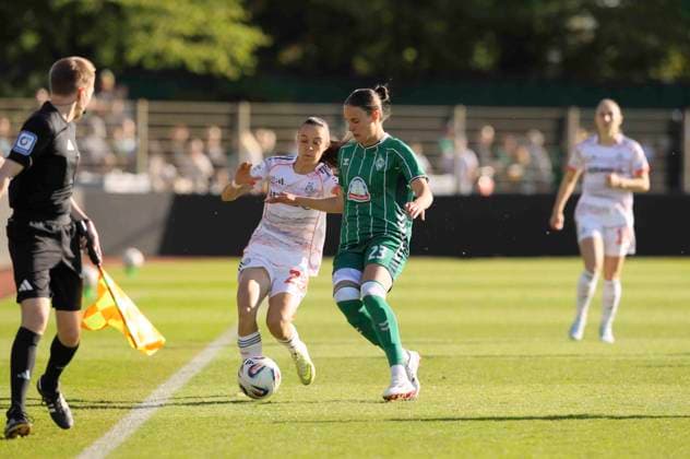 Foto : Hanna NEMETH (Werder) gegen Natalia PADILLA-BIDAS (FC Bayern , links) Fussball Google Pixel Frauen Bundesliga , 18. Spieltag Nachholspiel am Mi. 29.04.2026 Werder Bremen - Bayern München