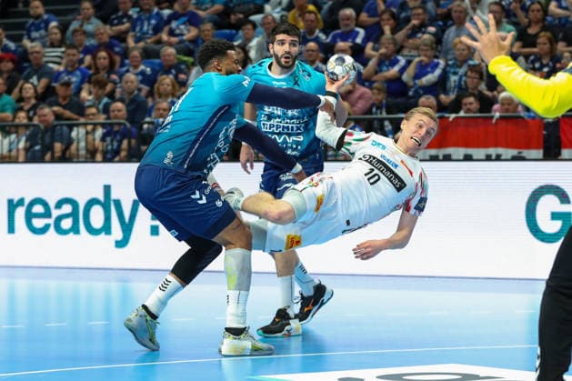 29.04.2026, xgox, Handball - EHF Champions League - 1 4 Finale Pick Szeged - SC Magdeburg v.l. Gisli Thorgeir Kristjansson (Magdeburg, 10) wirft Tor, Torschuetze, erzielt Tor, Treffer, scores the goal Szeged *** 29 04 2026, xgox, Handball EHF Champions League 1 4 Final Pick Szeged SC Magdeburg v l Gisli Thorgeir Kristjansson Magdeburg, 10 throws goal, goal scorer, scores goal, scores the goal Szeged