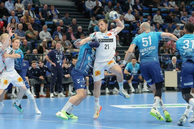 29.04.2026, xtgx, Handball, EHF Champions League 1 4 Finale, Pick Szeged - SC Magdeburg v.l. Albin Lagergren (Magdeburg, 21) wirft Tor, Torschuetze, erzielt Tor, Treffer, scores the goal Szegend