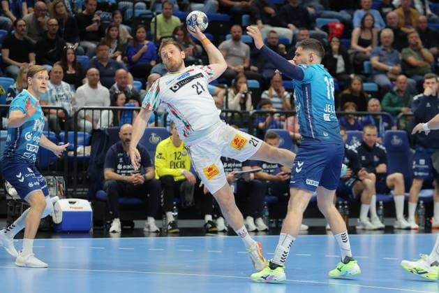 29.04.2026, xtgx, Handball, EHF Champions League 1 4 Finale, Pick Szeged - SC Magdeburg v.l. Albin Lagergren (Magdeburg, 21) wirft Tor, Torschuetze, erzielt Tor, Treffer, scores the goal Szegend